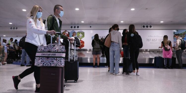 Los CDC bajan al nivel 3 la alerta para viajes a Puerto Rico por el covid-19 | Coronavirus