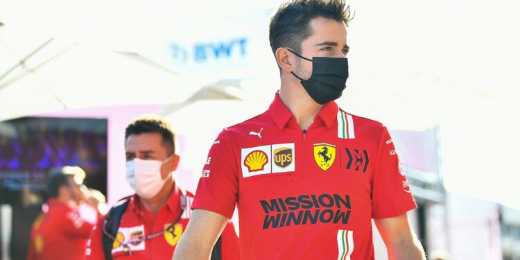 Los problemas de viaje de Leclerc le salieron redondos