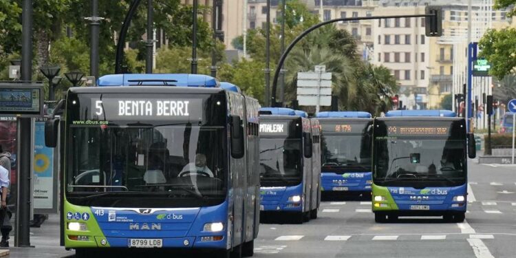 Los viajes en Dbus suben un 23% en verano y se afianza la recuperación de viajeros