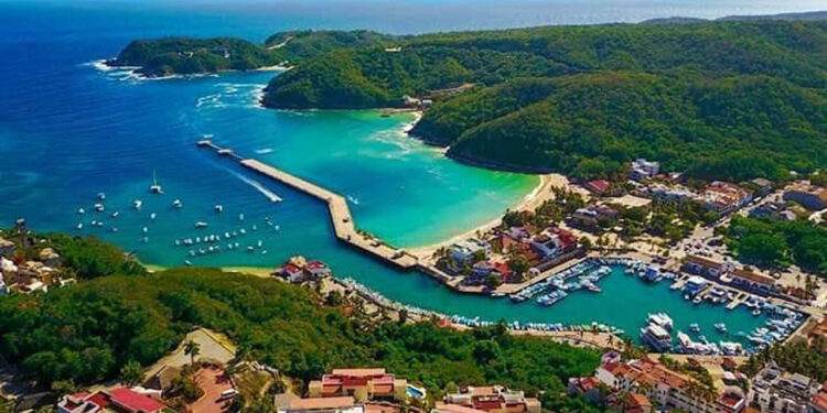 Mantiene pandemia enfermo al turismo; Huatulco, el destino mejor librado