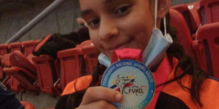 María Valeria, la karateca de 13 años que quiere representar a Venezuela