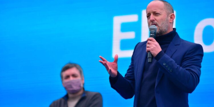 Martín Insaurralde defendió la propuesta de regalar viajes de egresados: “La provincia invierte para acelerar la reactivación de la economía”