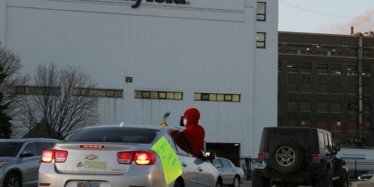 Miles de empleados de empacadoras en EEUU contrajeron COVID-19