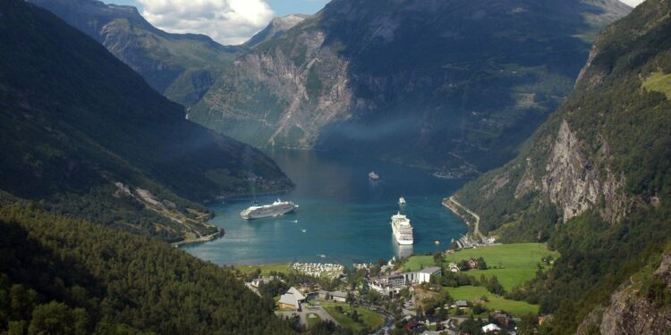 Noruega habilita cruceros con niños no vacunados contra covid-19