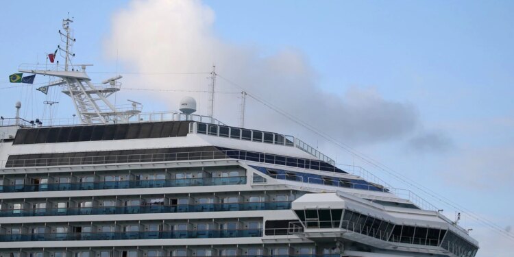 Otra empresa de cruceros anunció la suspensión de la temporada de verano en la Argentina