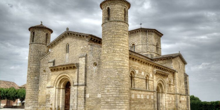 La iglesia de San Martín de Tours - Alexia González Barros