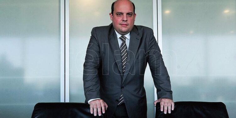 Ceriani señaló que "realizamos 47 vuelos a buscar insumos y vacunas y trasladamos 33.718.575 dosis de vacunas".