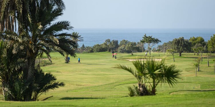 Playas, gastronomía, golf y patrimonio para enamorar a los británicos