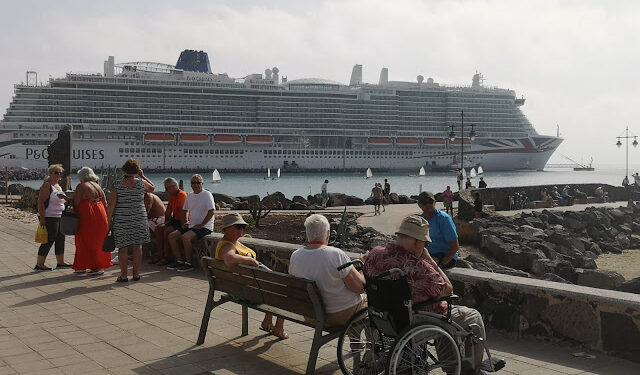 Primer crucero de la temporada 2021-2022 vuelve a llenar de vida la capital de Fuerteventura