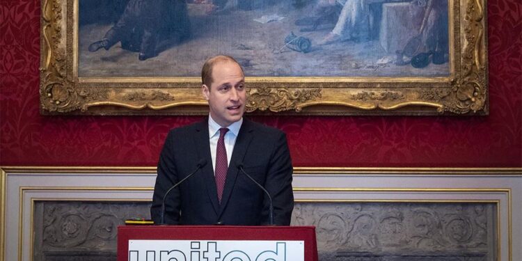 Príncipes William y Harry inauguran estatua de Diana en su cumpleaños 60
