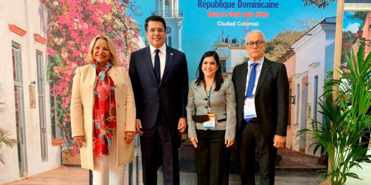 ProDominicana explora oportunidades en la feria turística Top Resa en Francia