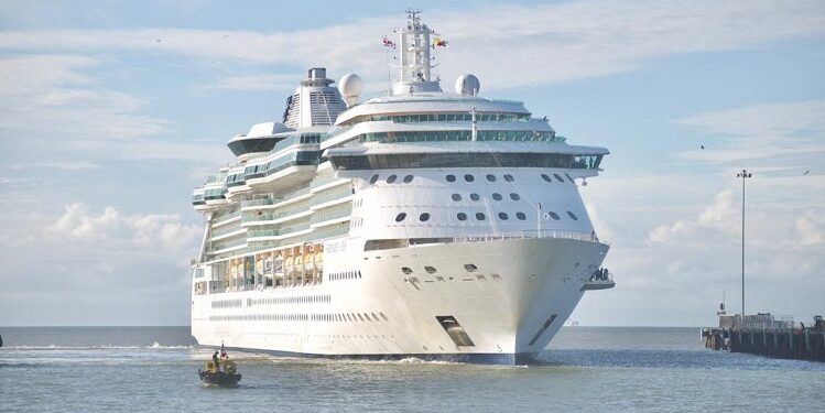 Puntarenas celebra llegada del primer gran crucero de la temporada