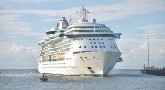 Puntarenas recibe primer crucero de gran tamaño de la temporada