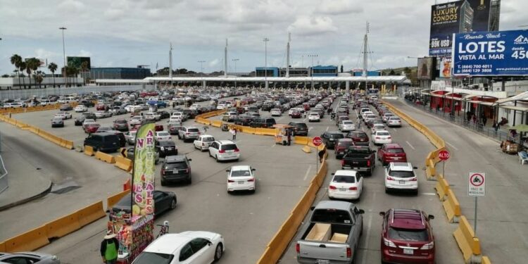 Reapertura de la frontera para viajes no esenciales sucederá en noviembre: AP