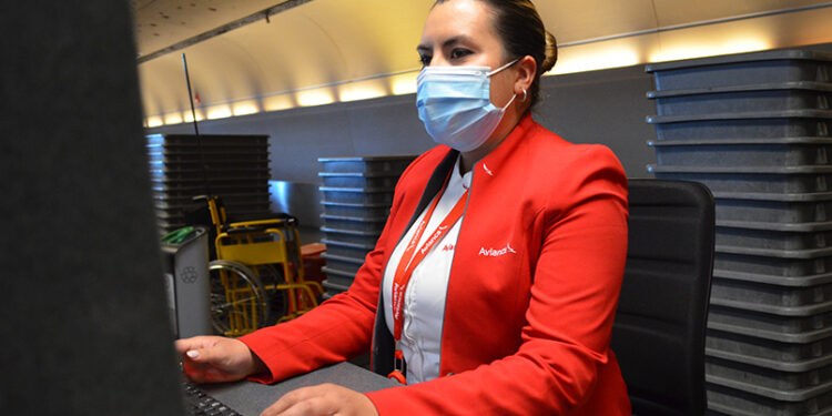 Personal de counter de Avianca.