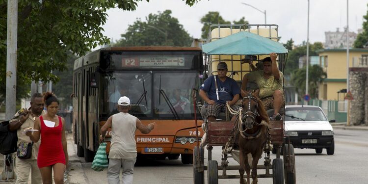 Régimen cubano autoriza viajes interprovinciales