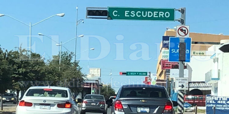 Registran fallas semáforos de la ciudad en cruceros importantes