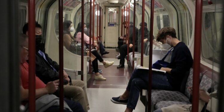 Reino Unido relaja reglas para viajes internacionales