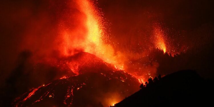 Reyes Maroto: “La erupción de La Palma es un reclamo turístico que podemos aprovechar” | Economía