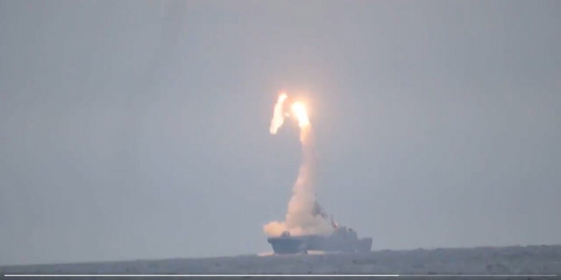 Rusia lanza por primera vez un misil de crucero hipersónico 'Tsirkon' desde un sumarino nuclear