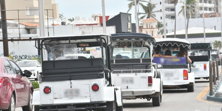 Sancionan a 4 choferes por “actos impropios” en Mazatlán