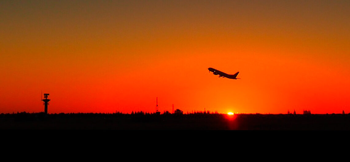 Se comprometen gobiernos a reactivar viajes aéreos seguros