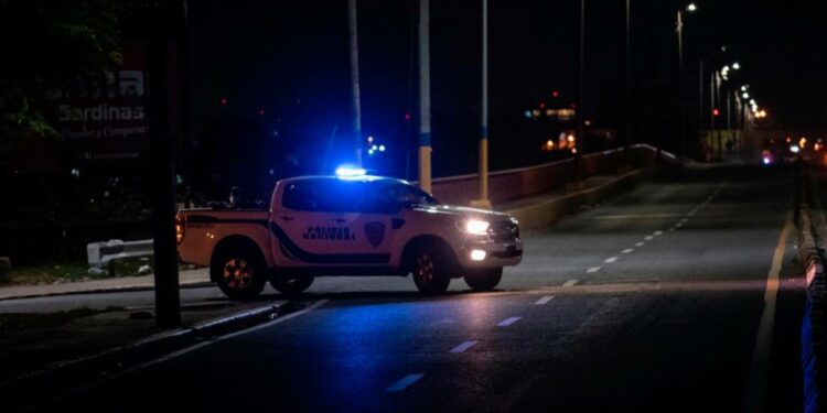 Se quejan en Villa Mella por apresamientos fuera del horario del toque de queda