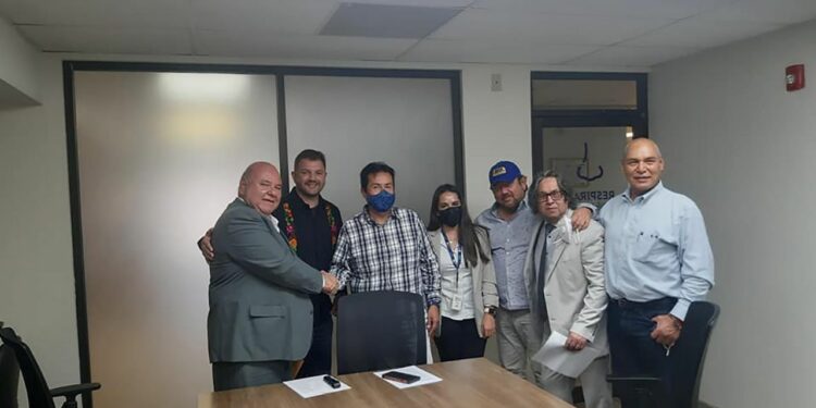 Siguen cerrados locales dentro de terminal marina
