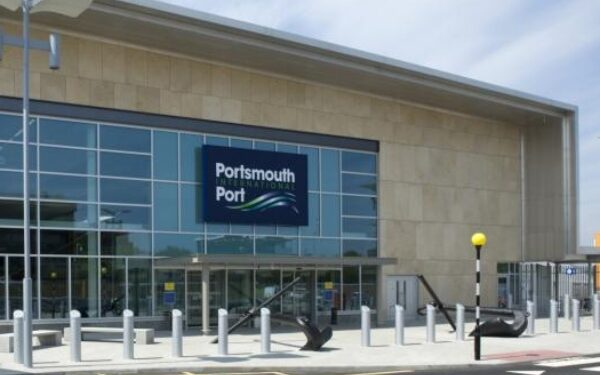 Sistema de energía en tierra en Puerto de Portsmouth partirá con cruceros pequeños