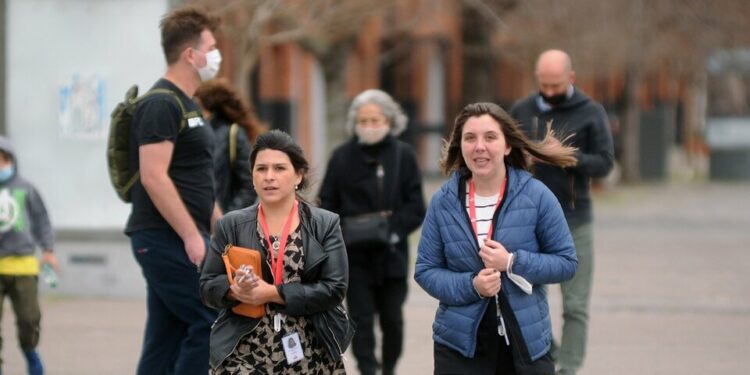 Tapabocas, boliches, recitales y viajes grupales: el Gobierno especificó la flexibilización de medidas sanitarias | Los detalles del nuevo decreto 