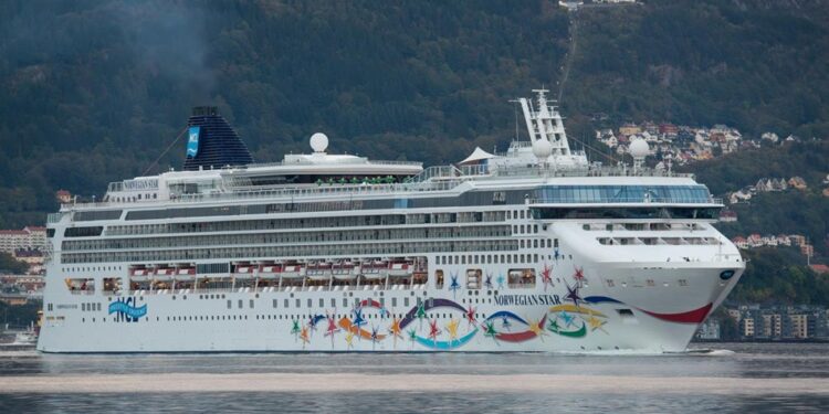 Temporada de cruceros: El Norgewian Star recalará por primera vez en el puerto de Ushuaia