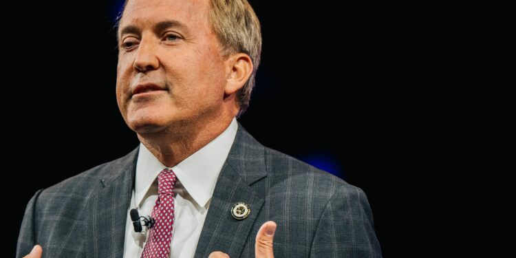 Texas AG Argumenta Que El Aborto 'estimula' Los Viajes Internacionales | In Spanish.