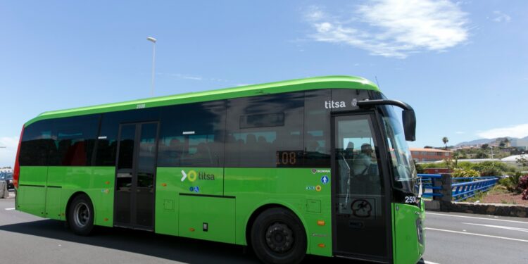 Titsa incrementa de 42 a 64 los viajes de la línea 102 a partir del 2 de noviembre