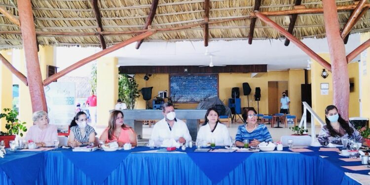 Trabajo en armonía por el desarrollo turístico de Guerrero, acuerda SECTUR estatal con empresarias de Acapulco