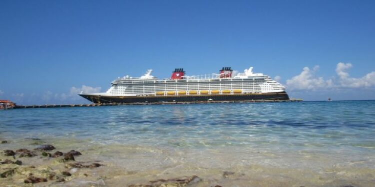 Turistas del crucero Disney Fantasy presumen paseo por zonas arqueológicas de Cozumel