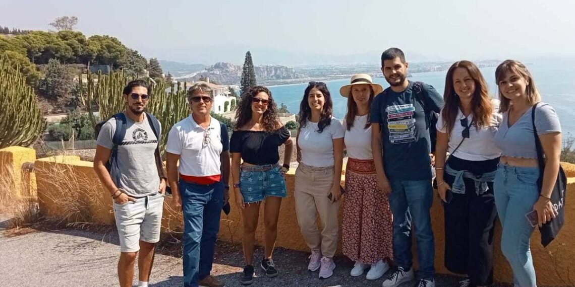 Un grupo de 'Influencers' de viajes descubren la Costa de Granada