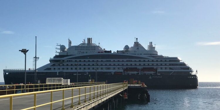 Una decena de cruceros se posiciona en Sudamérica para retomar operaciones