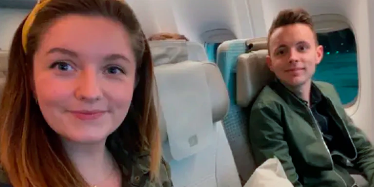 Una especialista en viajes reveló el truco para no sentarse junto a desconocidos en el avión