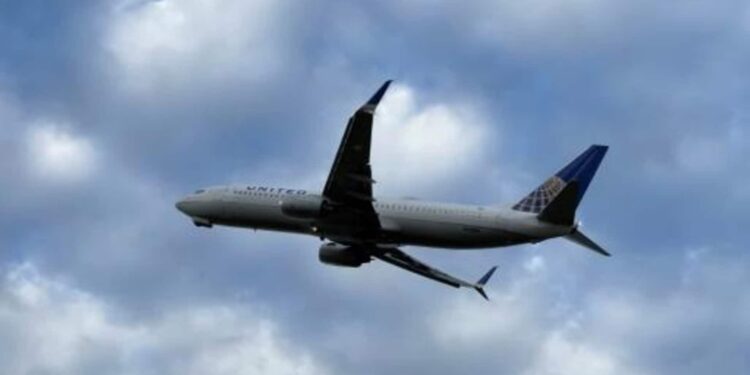 United Airlines obtiene beneficios en tercer trimestre gracias al regreso de los viajes