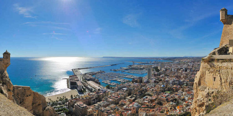 Vistas desde el Castillo de Santa Bárbara.