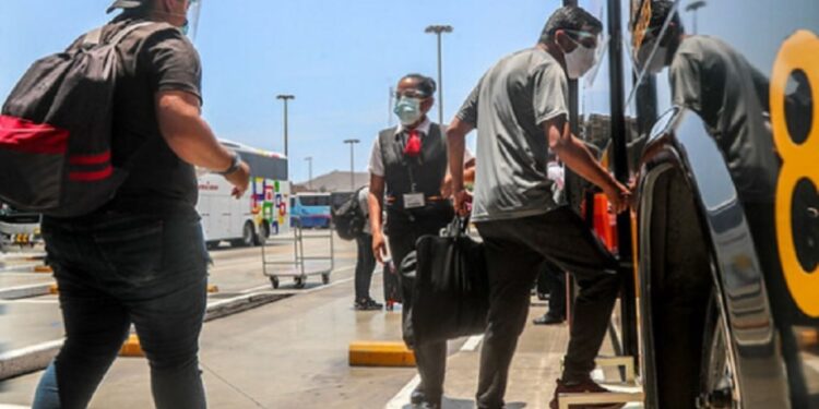 Uso de doble mascarilla es obligatorio para viajes interprovinciales 