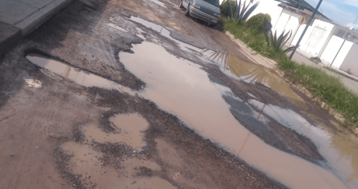 Vecinos bloquean crucero; exigen pavimentación de tramo carretero en Tizayuca