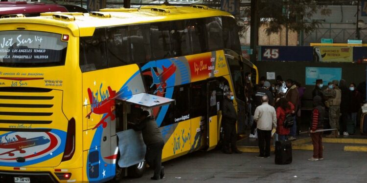 Viajes interregionales: No vacunados deberán presentar PCR negativo