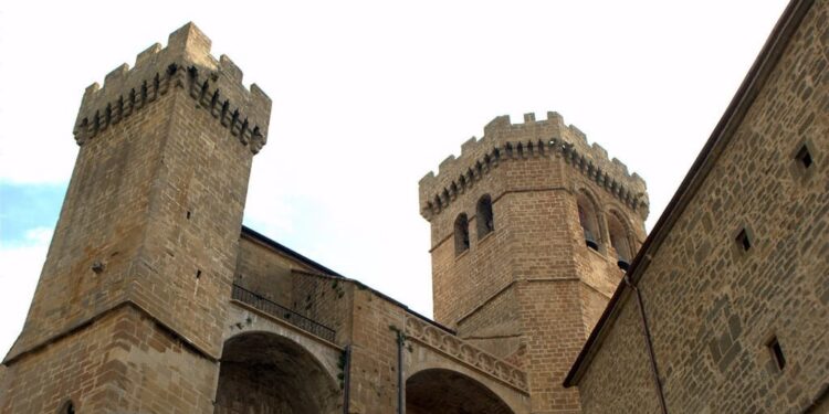 Qué ver en Ujué: descubre todos los encantos de este pueblo medieval navarro.