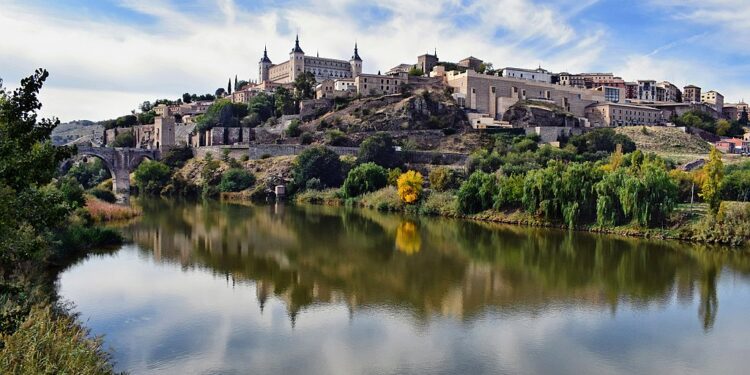 Vista de Toledo desde el Tajo by Jocelyn Erskine Kellie Wikimedia Commons