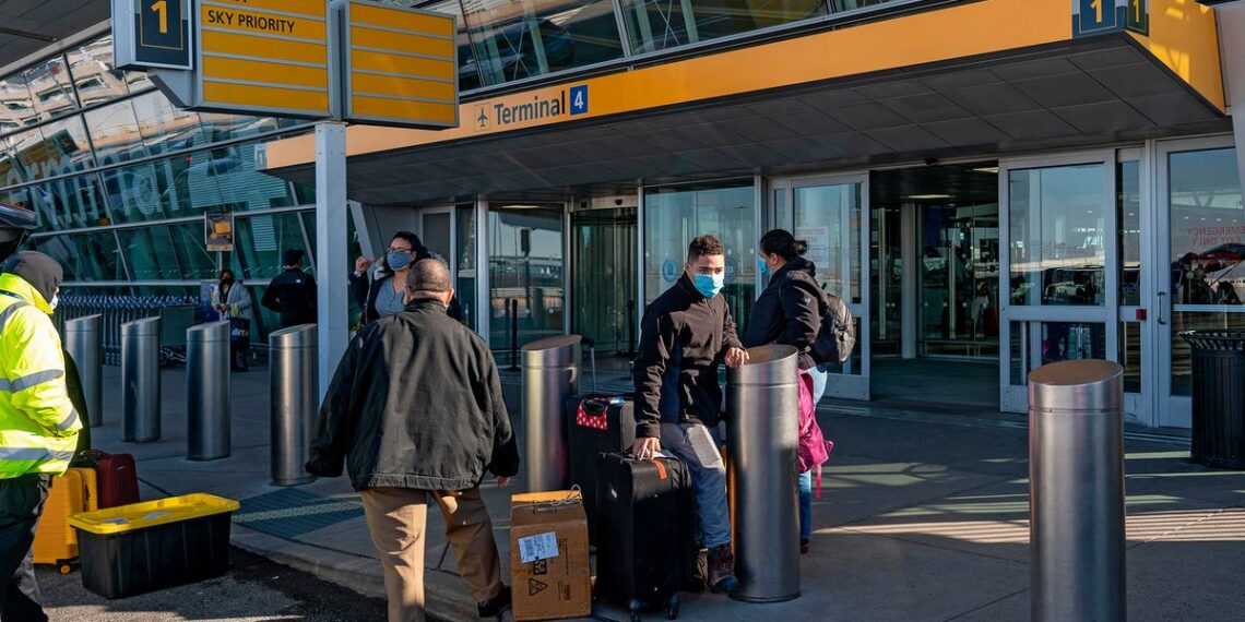¿Podré viajar a EU si me vacunaron con Sputnik V? Esto es lo que sabemos – El Financiero