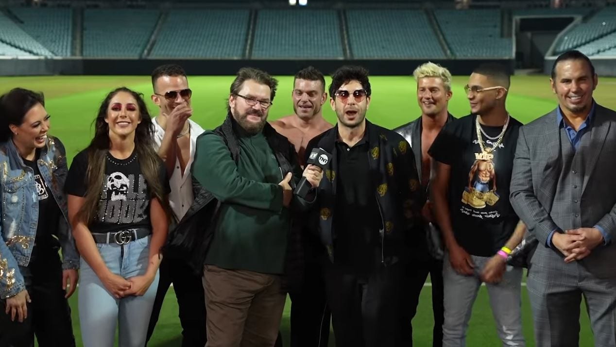 Tony Khan y parte del elenco de AEW en el episodio de Impact Wrestling del 23 de febrero de 2021 - Anthem Sports & Entertainment