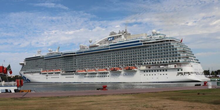 Registra Vallarta arribo de cruceros con 3500 pasajeros