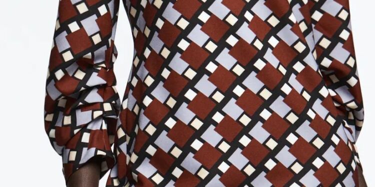 Este vestido midi retro de Zara es LA PRENDA, y ya lo sabes