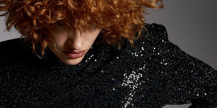 la compradora española que arrasa con este vestido negro de fiesta de Zara